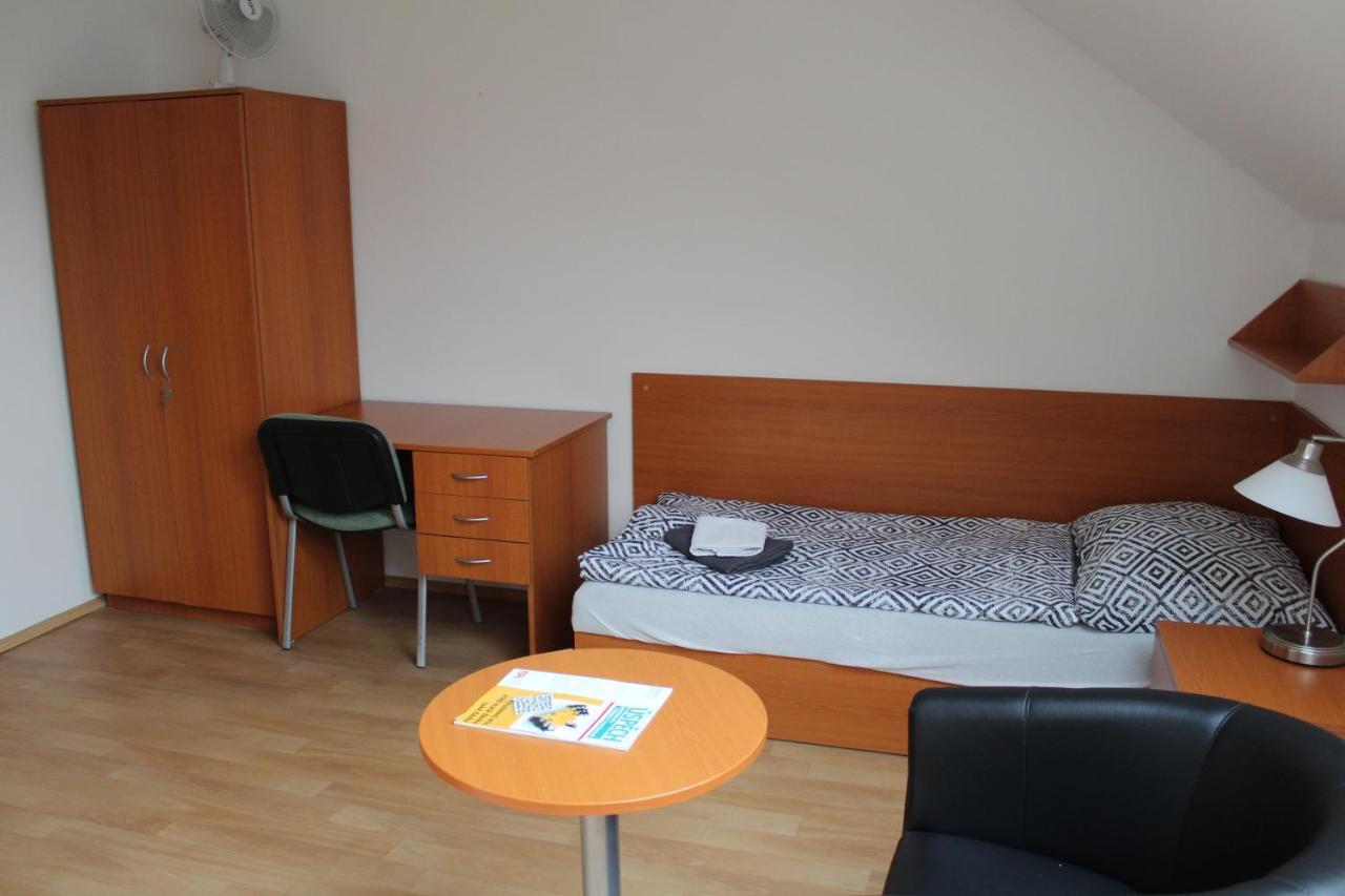 Ubytovani Na Spejcharu, Zelevcice Slaný Exterior foto