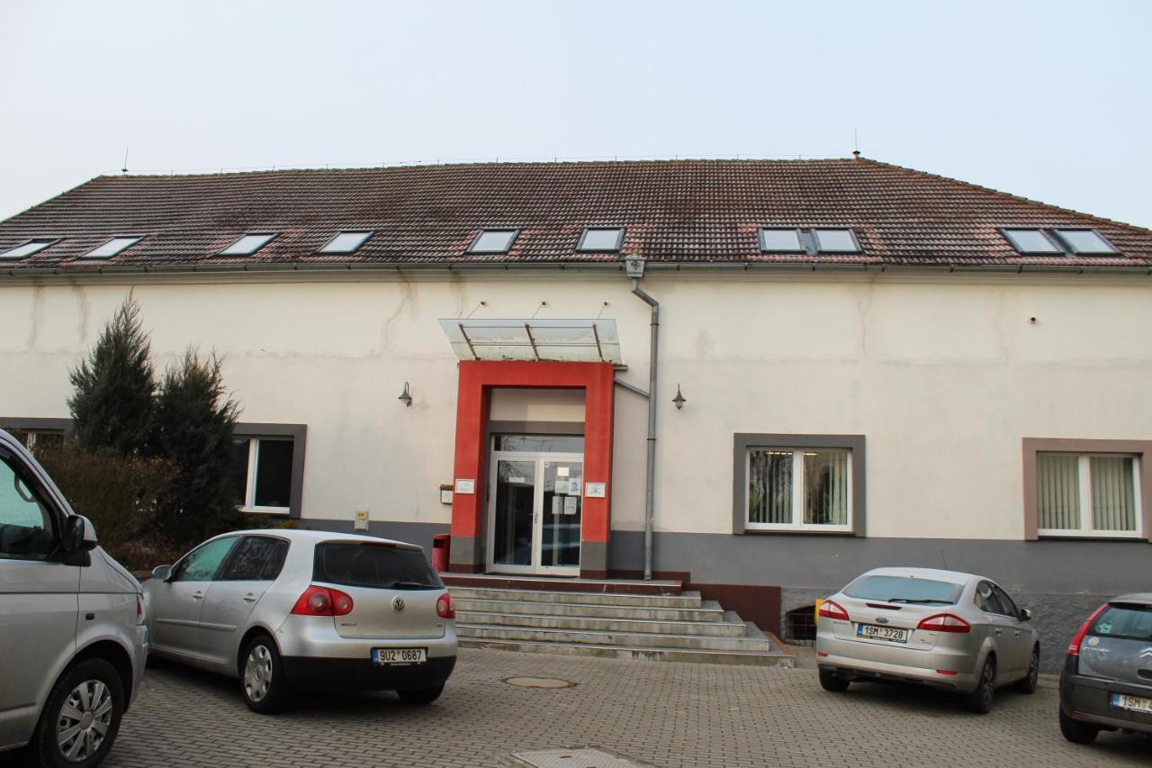 Ubytovani Na Spejcharu, Zelevcice Slaný Exterior foto